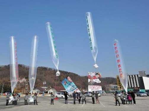 south-korean-activists-use-balloons-to-launch-leaflets-and-usb-drives-into-north-korea